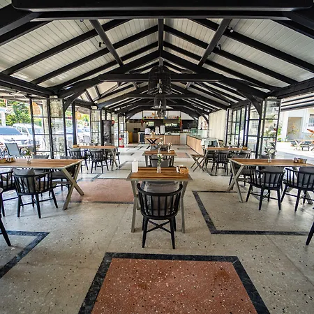 Blue Star מלון 3*